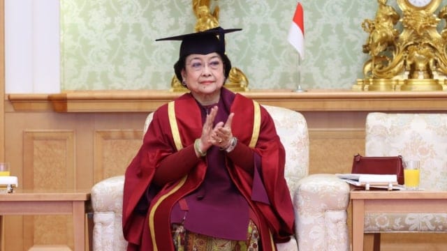 Megawati Dapat Gelar