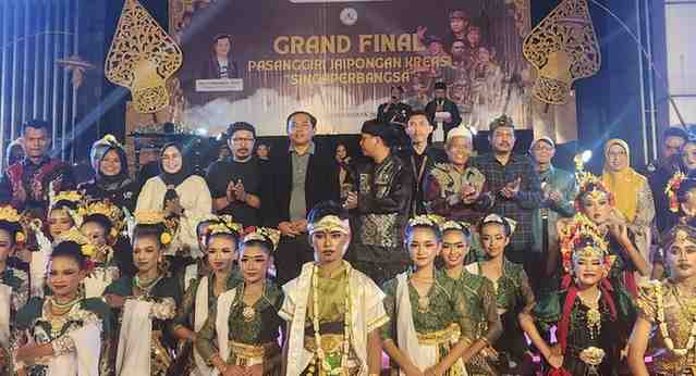 pasanggiir tari lodaya karawang